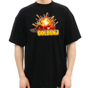 Sort GoldenJ Vault-T-shirt på en model med eksplosionsmotiv og GoldenJ-logo