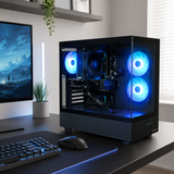 Gaming-setup med sort PC og blå RGB-belysning