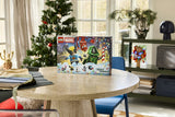 LEGO 76340 Marvel-julekalender – æske på et bord ved juletræ