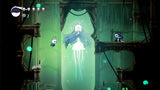 Hollow Knight – skærmbillede med lysende figur i grøn grotte
