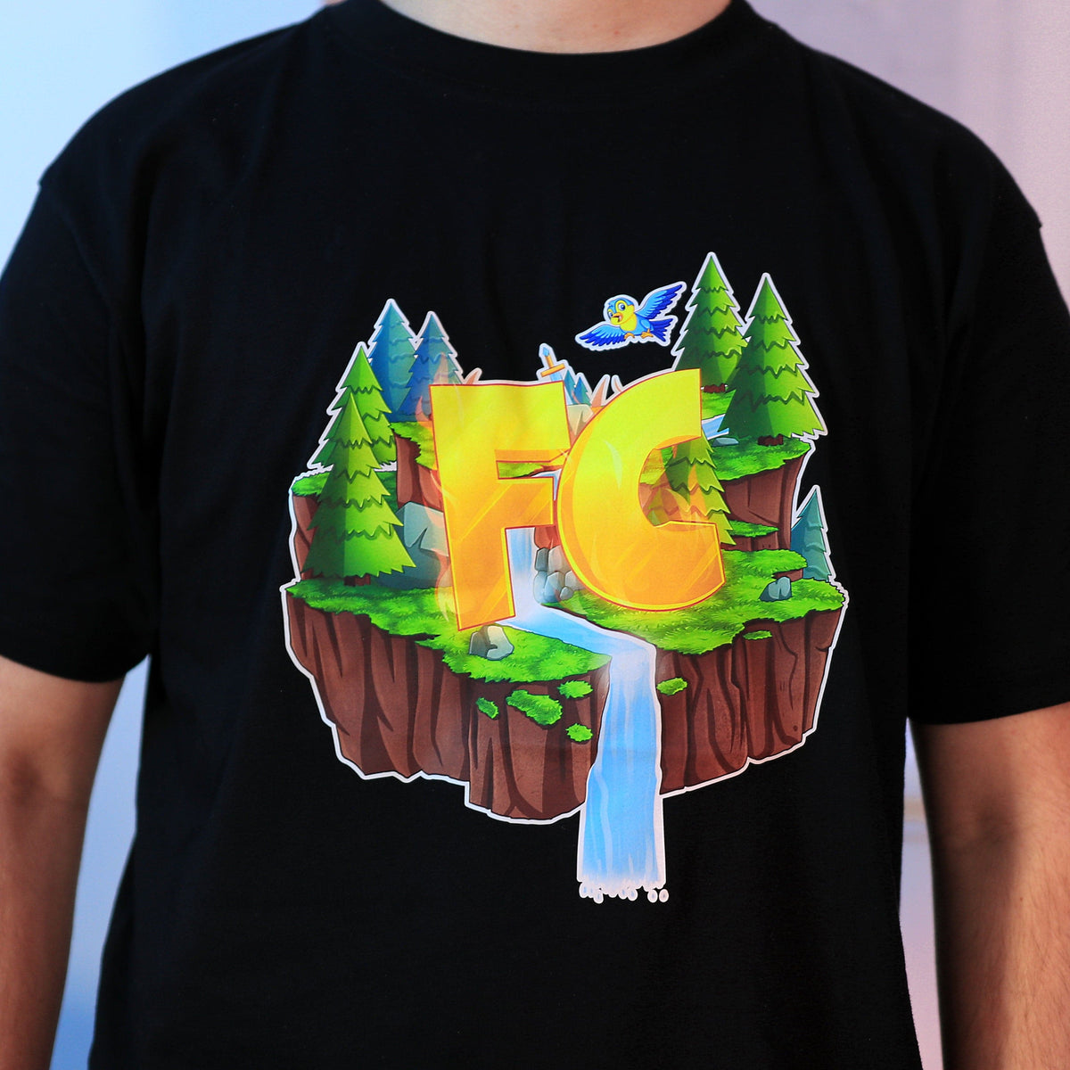 Sort FireCraft-T-shirt med FC-logo, træer og vandfald på brystet
